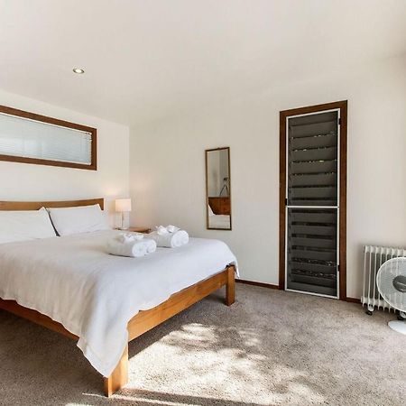 Karaka Sanctuary With Spa Pool By Waiheke Unlimited Oneroa Room photo