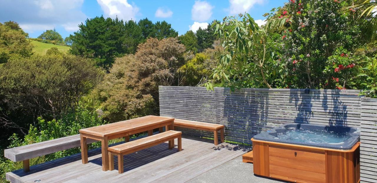 Karaka Sanctuary With Spa Pool By Waiheke Unlimited Oneroa Exterior photo