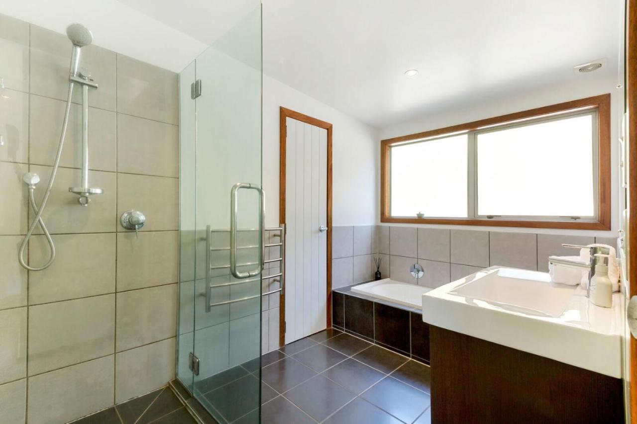 Karaka Sanctuary With Spa Pool By Waiheke Unlimited Oneroa Room photo